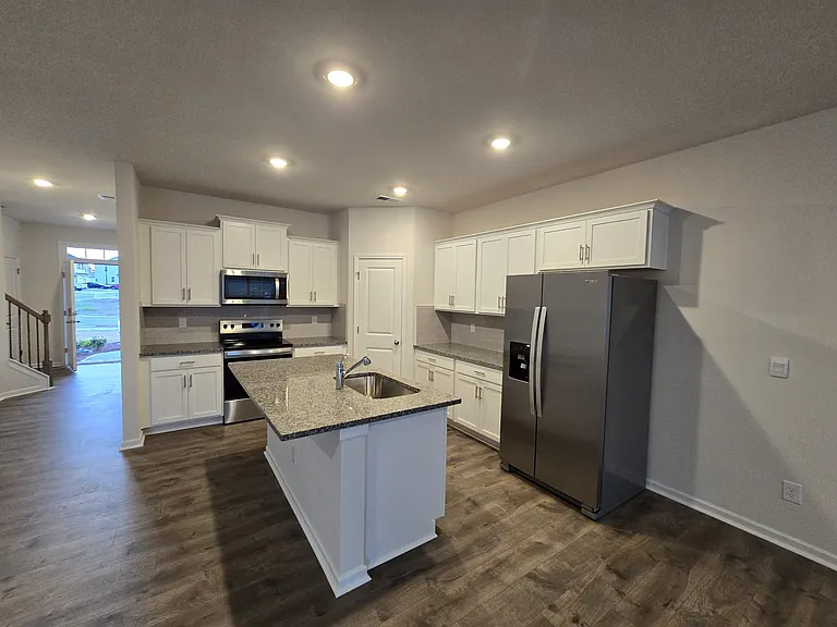 1677 Hallview Ct — Photo 10