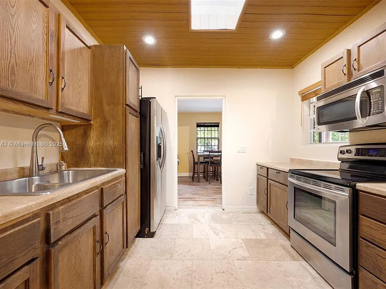 6401 SW 63rd Ct — Photo 9