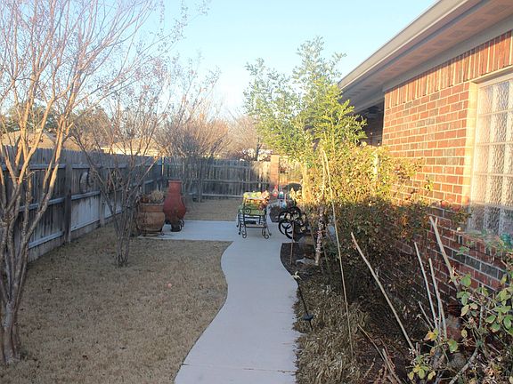 3rd image of 2309 Club House Ln