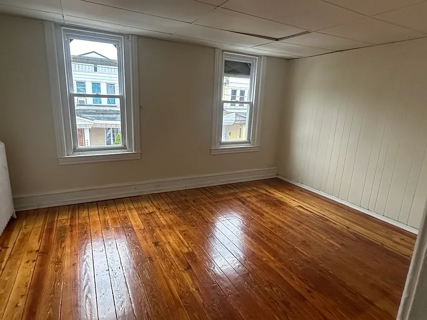 3 bed, $1,795 — Photo 2
