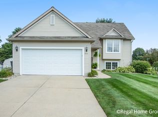1016 Sunrise Ln NW, Grand Rapids, MI 49534