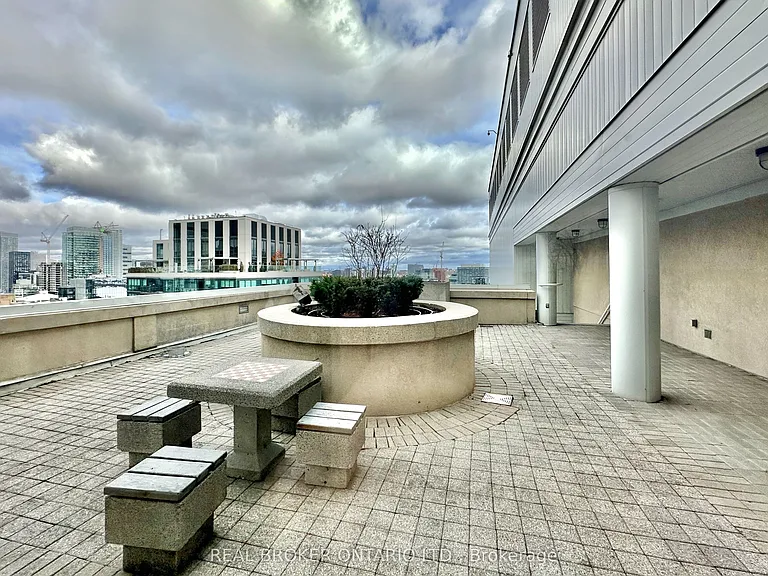 25 The Esplanade #518 — Photo 35