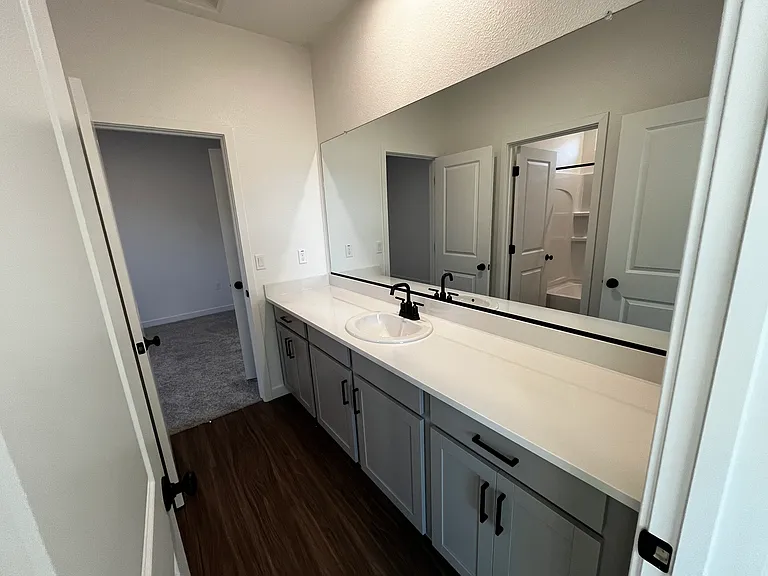 8133 Bodway Pkwy — Photo 35