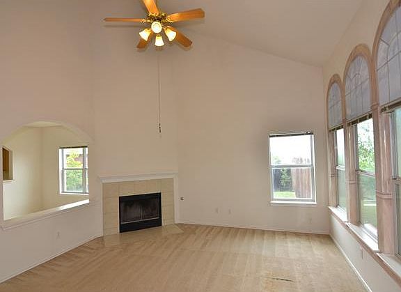 4th image of 141 Amberwood Ct
