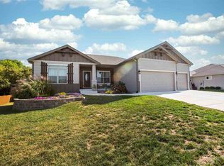 17321 Brook Ridge Dr, Wamego, KS 66547