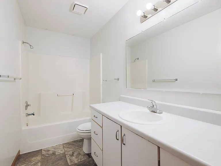 2221 S Street — Photo 62