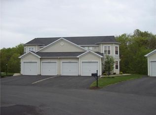 15 Jordan Point Dr, Troy, NY 12180