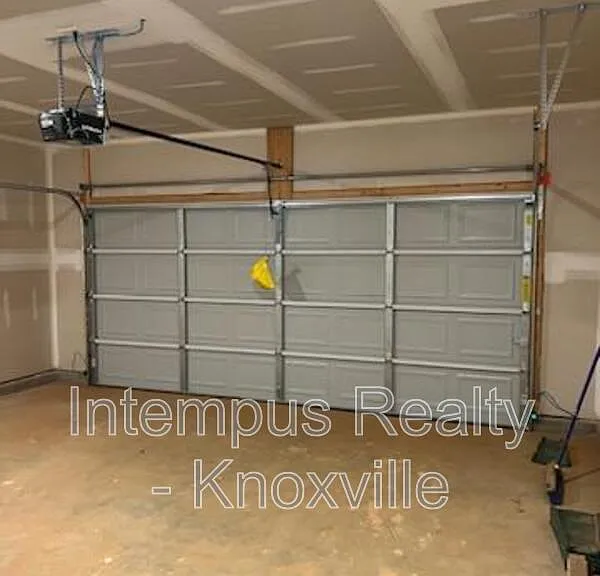 1311 Hampton Place Cir — Photo 27