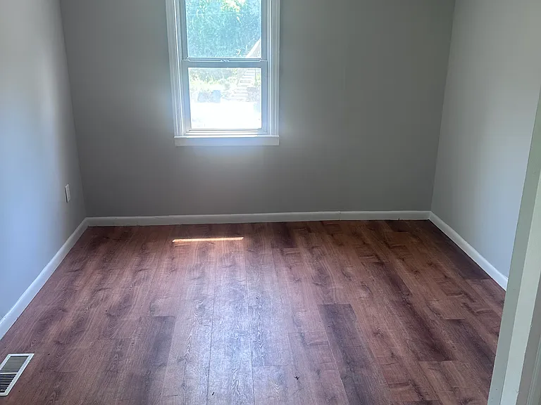 53 Eastwood Rd — Photo 9