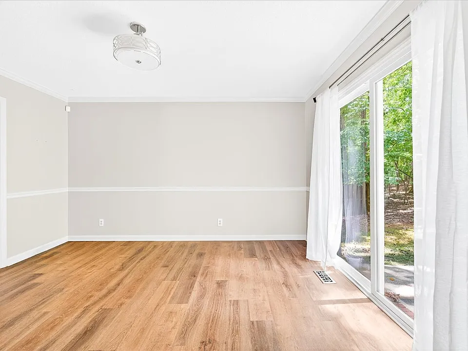 Dining room.