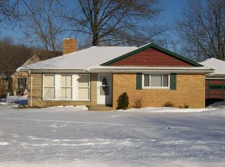 2687 E Asplin Dr, Rocky River, OH