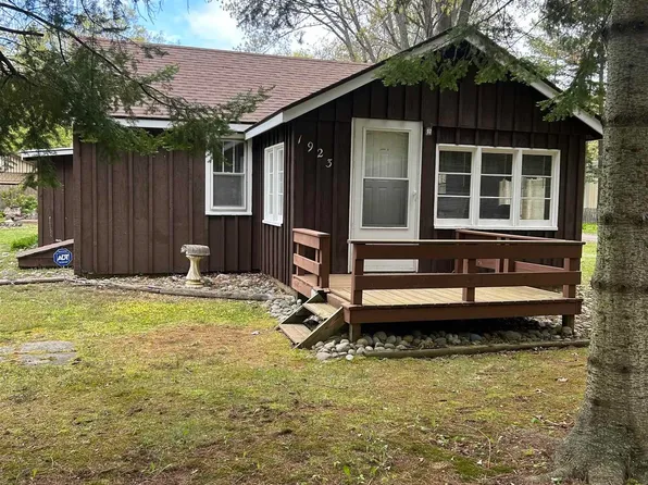 1923 Bear Rd, Oscoda, MI 48750