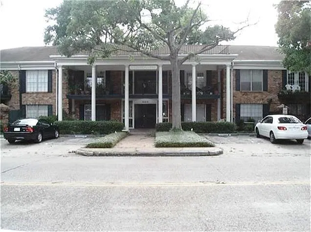 2 bed, 1.5 bath, 981 sqft, $1,295 — Photo 1