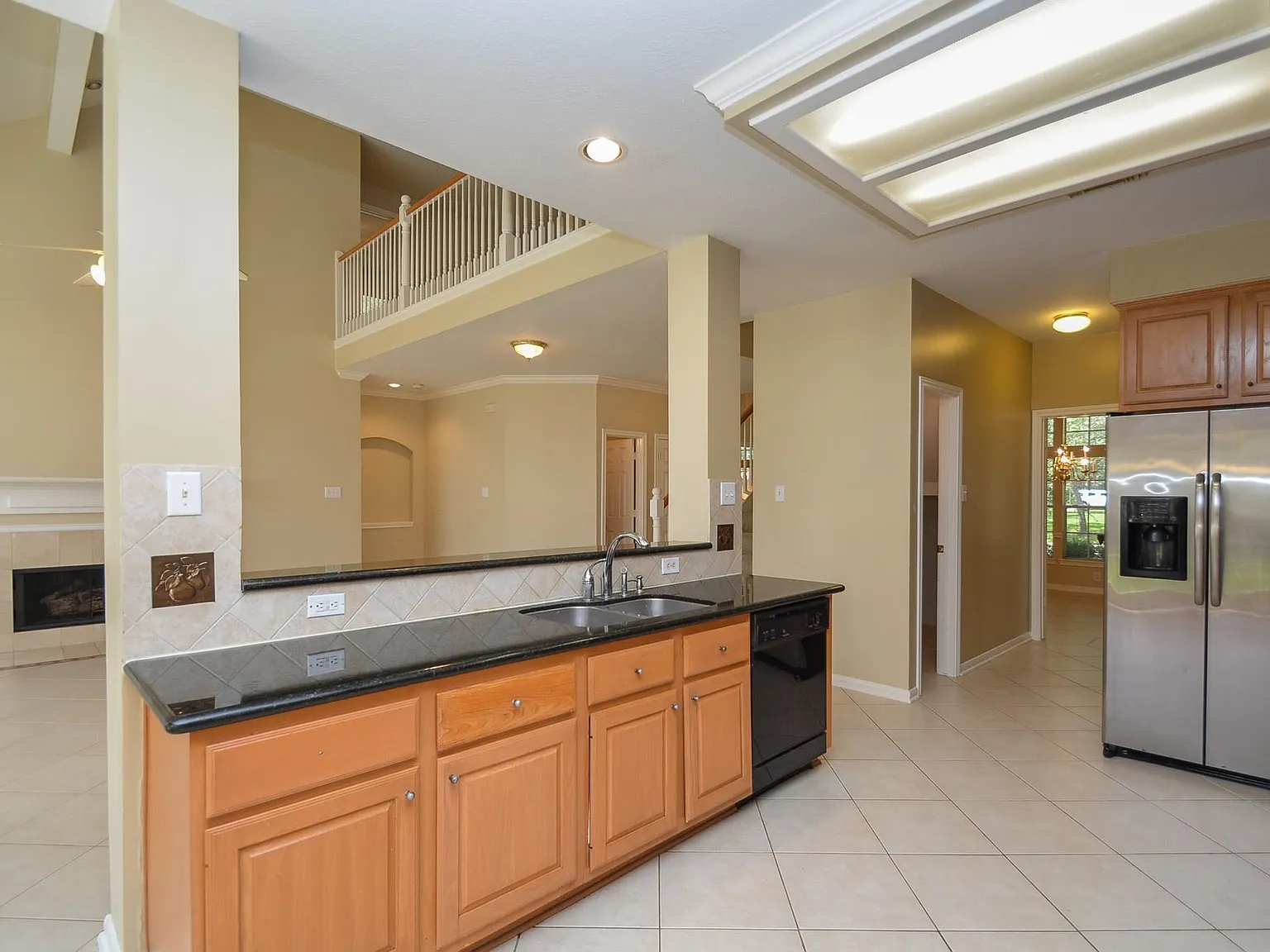 4 bed, 3.5 bath, 3062 sqft, $2,900 — Photo 3