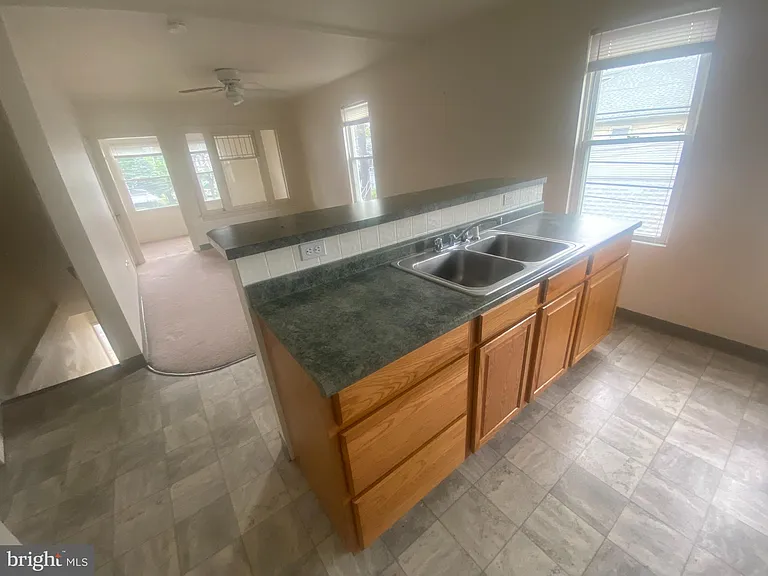 321 Plymouth Ave — Photo 2
