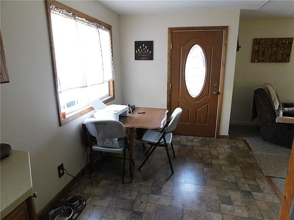 4th image of 115 Rose Dr