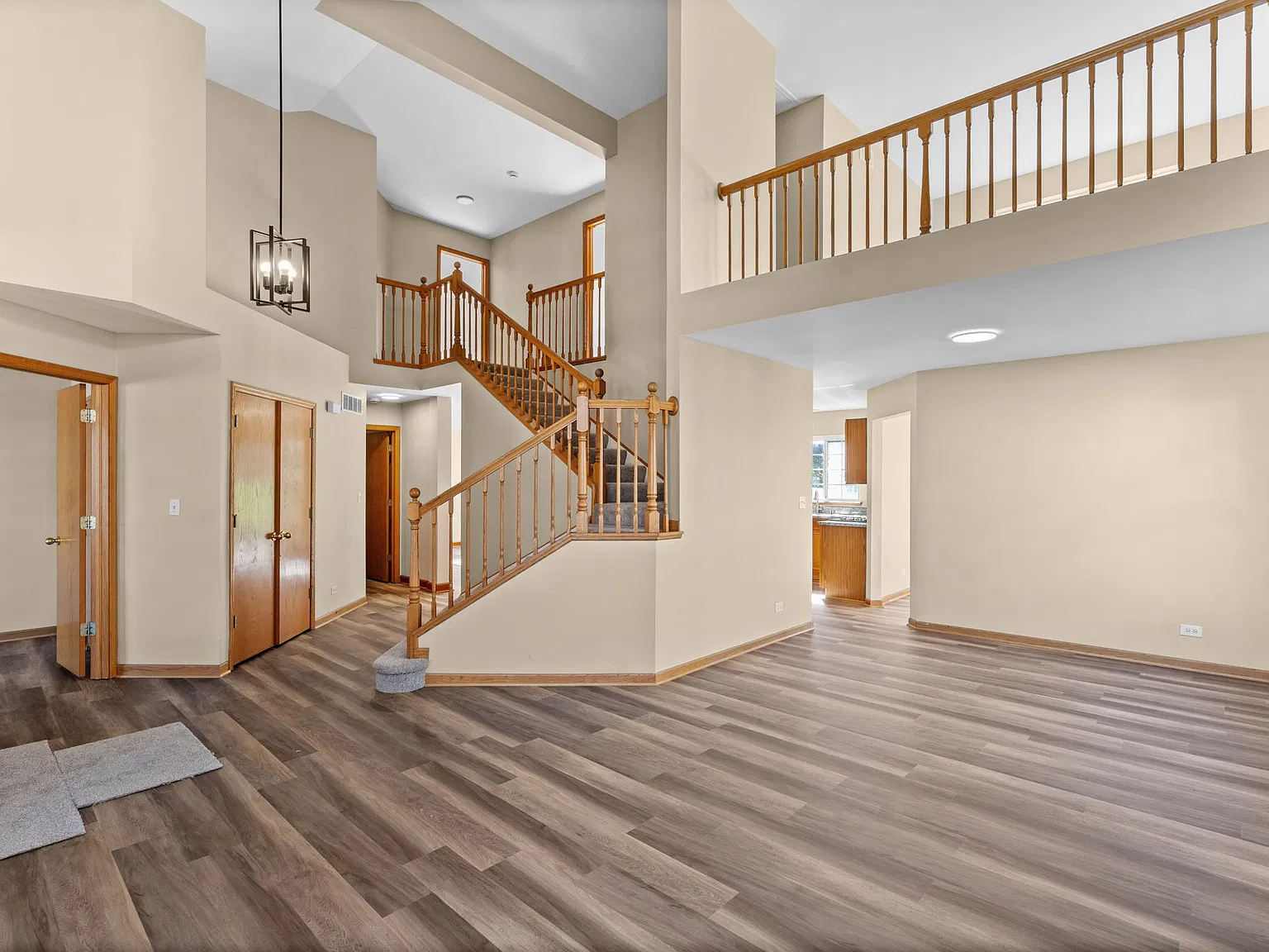 4 bed, 2.5 bath, 2377 sqft, $3,200 — Photo 4