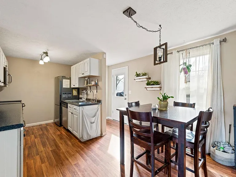 1353 Firethorne Dr — Photo 9