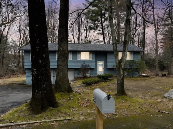 237 Grantwood Dr, Amherst, MA 01002