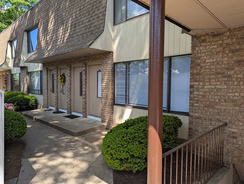 1 bed, 850 sqft, $2,100 — Photo 1