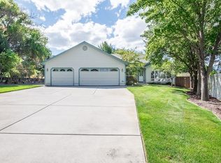 1894 Magnolia Ave, Medford, OR 97501