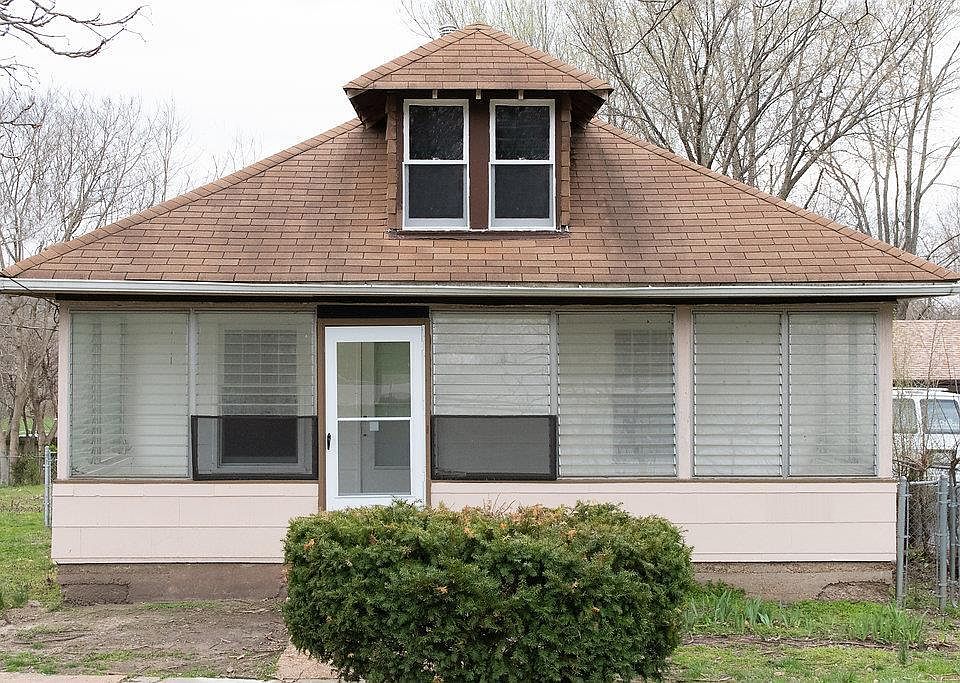 1st image of 3341 Chaucer Ave