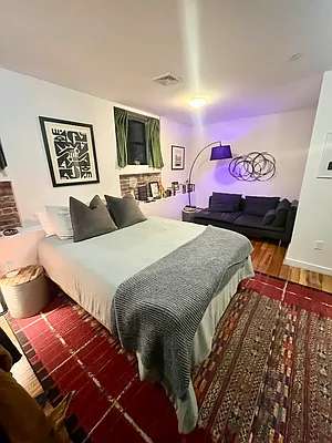 Rented by Nooklyn NYC LLC | media 44