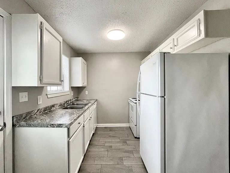 12025 Roddy Rd — Photo 3