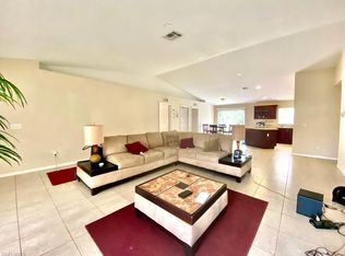 542 NE 7th Ter, Cape Coral, FL 33909