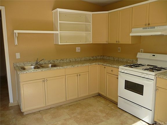 4th image of 624 W 28th St