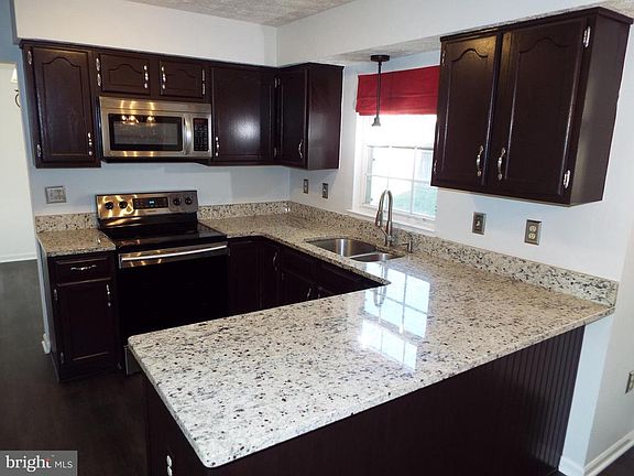3rd image of 8205 Elkwood Ct