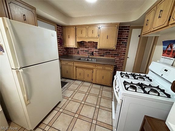 4th image of 32540 Willowick Dr