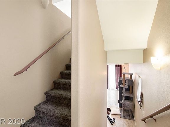 5th image of 10471 Wildflower Gully St