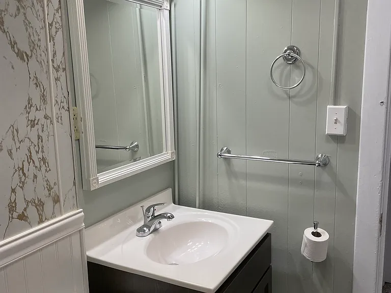 432 E 7th St #1 — Photo 18