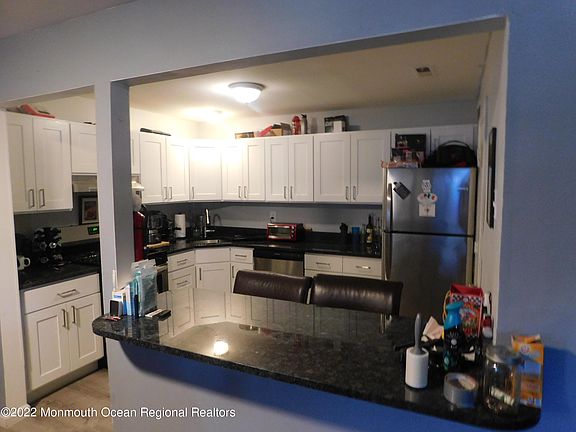3rd image of 716-4 Zlotkin Cir