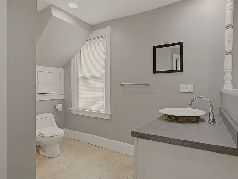 82 Van Zandt Ave — Photo 19