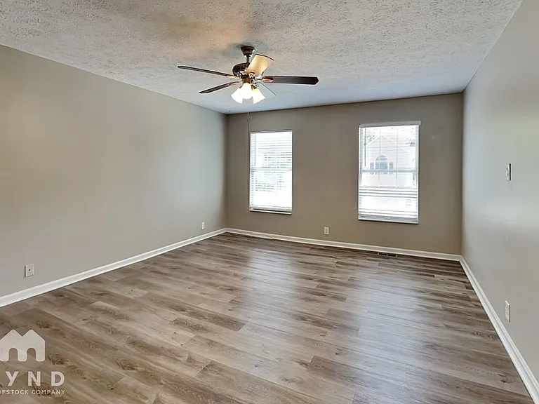 3100 Creekview Ln — Photo 10