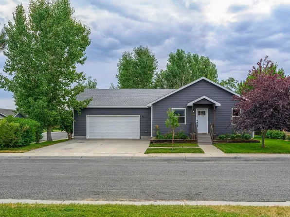 702 Kenmar St, Cody, WY 82414