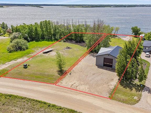 3rd image of 39 Pape DRIVE