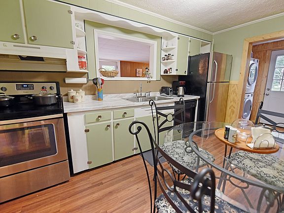 4th image of 742 Hillcrest Dr