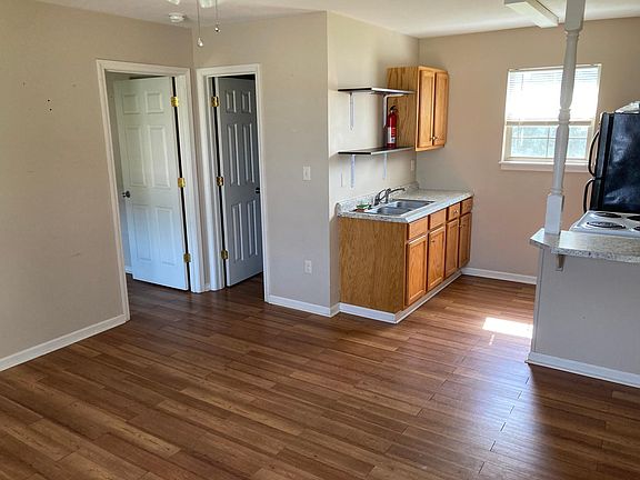 3rd image of 821 W 18th St #A