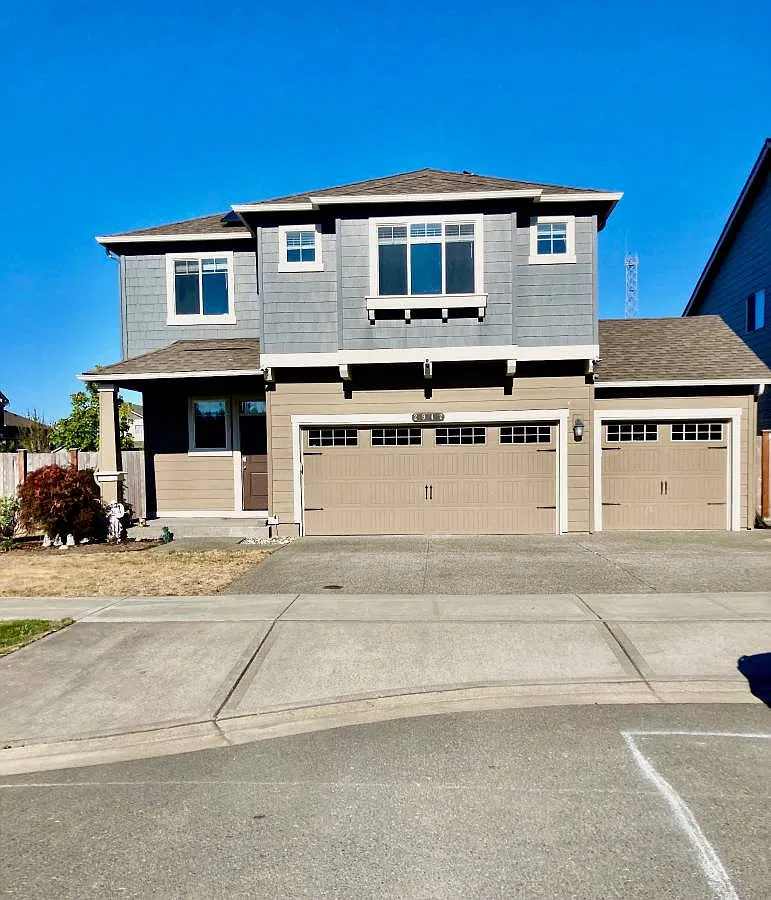 5 bed, 2.5 bath, 2692 sqft, $3,750 — Photo 1