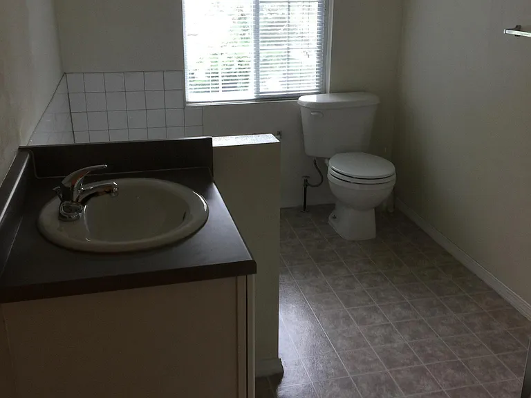 1729 N Lidgerwood St — Photo 7