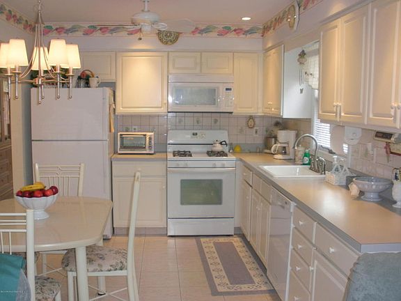 3rd image of 1589 Sweetbay Dr