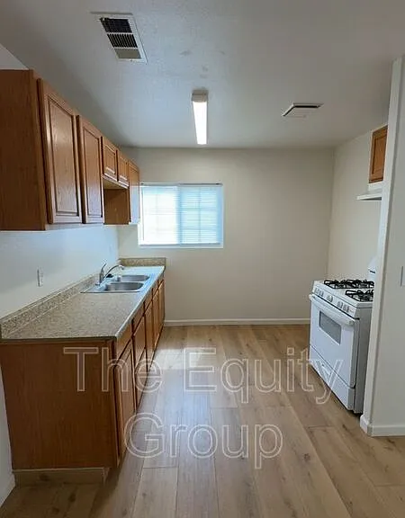 322 S Crespi Ave — Photo 4
