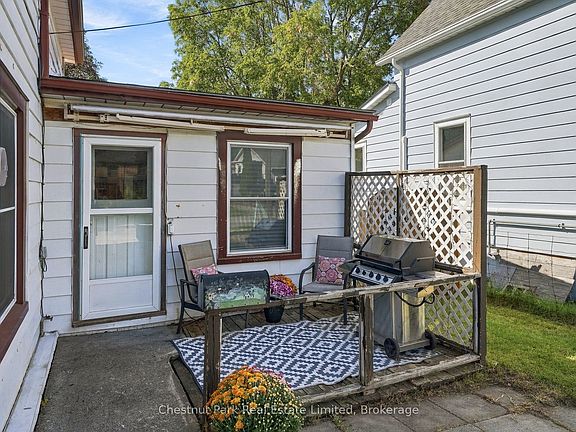3rd image of 28 Spring St