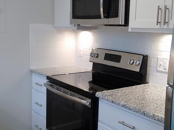2nd image of 2850B S Wakefield St