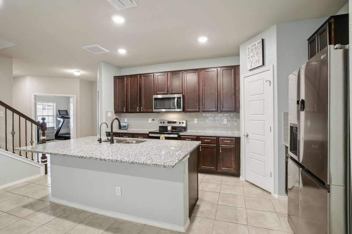 Yaya Rd-2604-016.jpg
