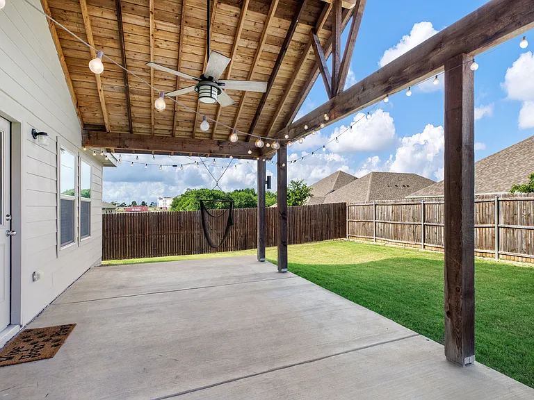 417 Sweetshade Ln — Photo 17