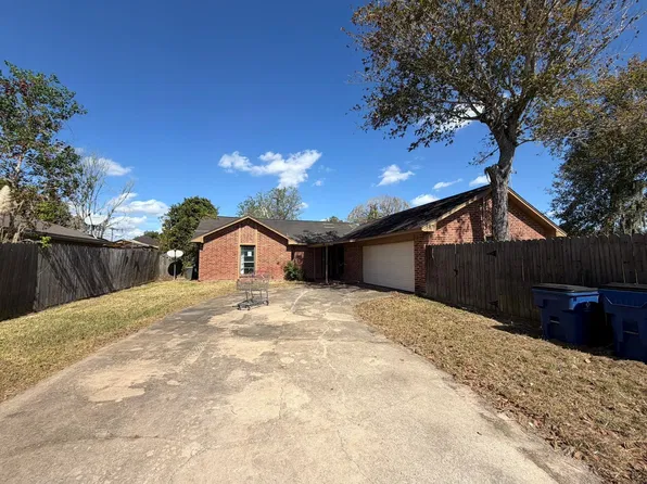 606 Tall Timber Dr, West Columbia, TX 77486
